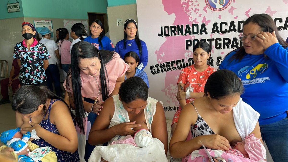 Madres de la sala de puerperio del Humnt priorizan la lactancia materna 3 madres1