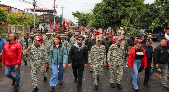 Gobernador Luna lidera marcha en defensa de la patria