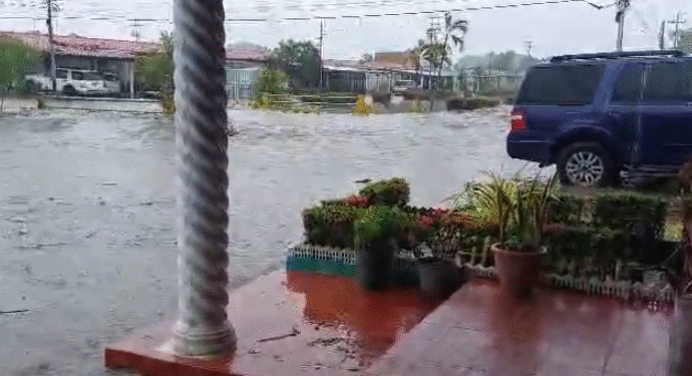 Fuerte aguacero anegó sectores de Maturín (+videos)