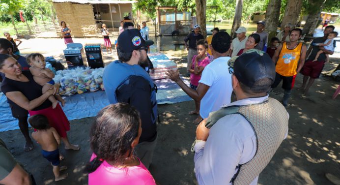 Gobernador Luna llevó a Sotillo atención social tras anegaciones por crecida del río Orinoco