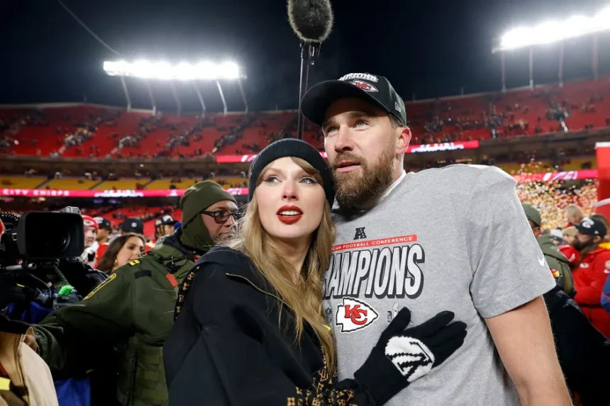 Taylor Swift y Travis Kelce anunciaron su compromiso 1 Taylor y Travis Kelce