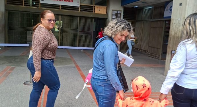 Gobernador Luna garantiza protección a niña víctima de trato cruel en Monagas