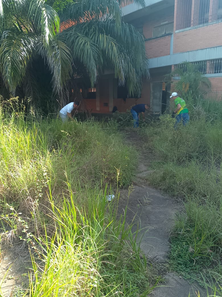 Jornada "Manos a la UDO" embelleció el campus Los Guaritos 4 udo 4