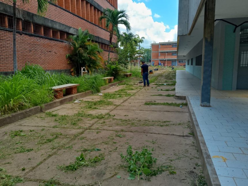 Jornada "Manos a la UDO" embelleció el campus Los Guaritos 1 UDO
