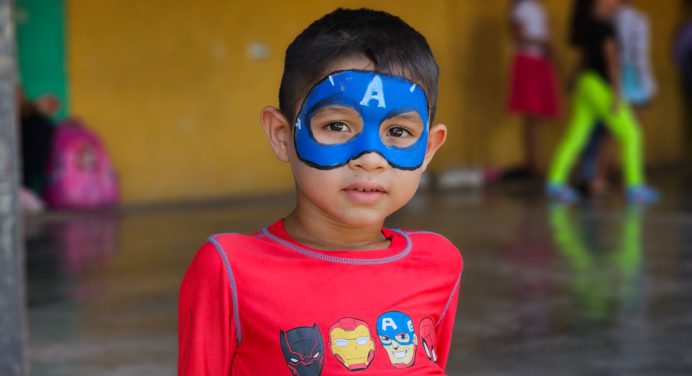 Plan Vacacional llevó alegría a niños de la parroquia Santa Cruz