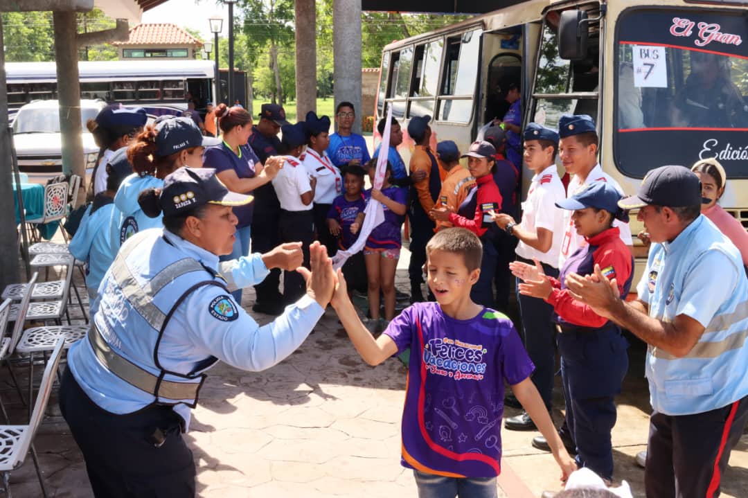 "Felices Vacaciones 2025" llena de alegría a niños de la Gobernación de Monagas 2 vacaciones2 1
