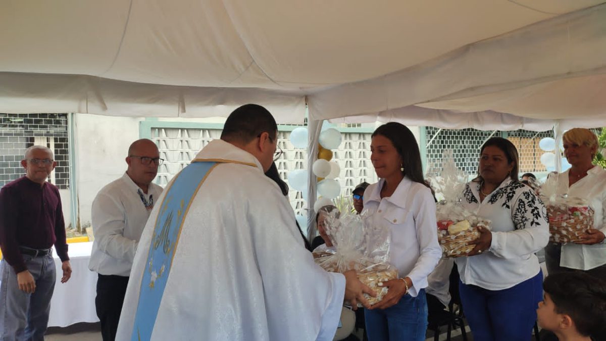 Réplica de la Virgen del Valle visita sede estadal del Ministerio de Obras Públicas 4 virgen 4