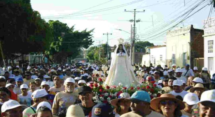 En Margarita hicieron caminata en honor a la Virgen del Valle
