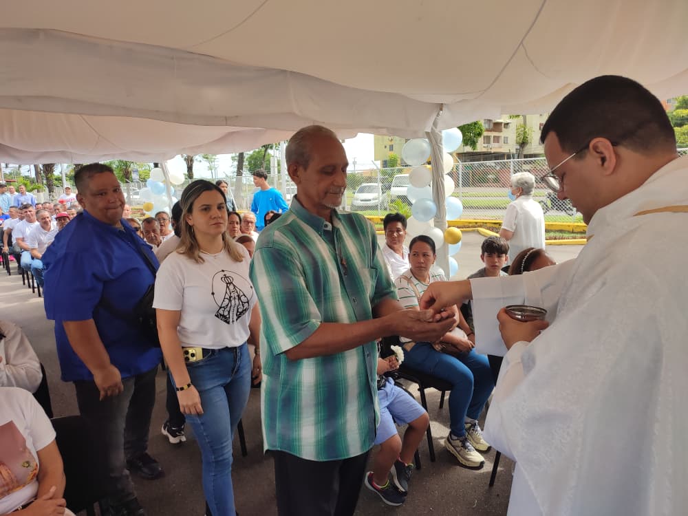 Réplica de la Virgen del Valle visita sede estadal del Ministerio de Obras Públicas 3 virgen3 1