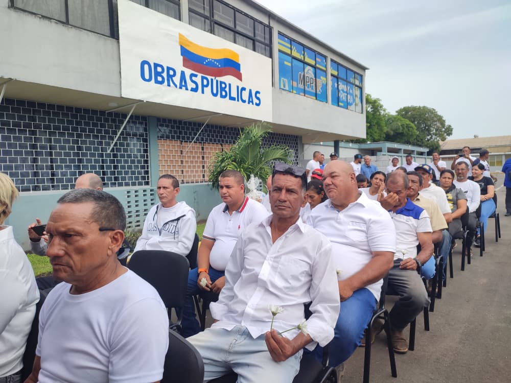 Réplica de la Virgen del Valle visita sede estadal del Ministerio de Obras Públicas 5 virgen5 1