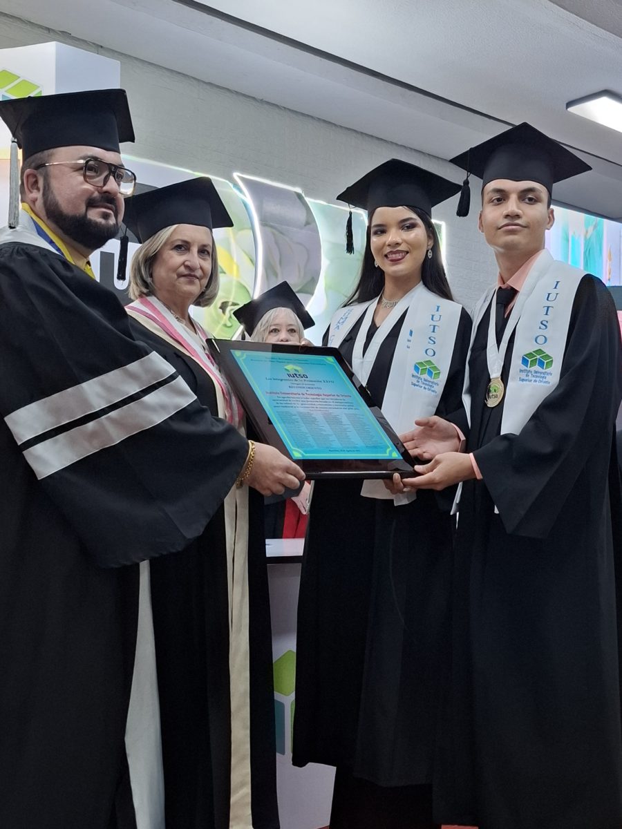El IUTSO egresa a 124 nuevos TSU en idiomas mención Inglés 5 20250830 113357