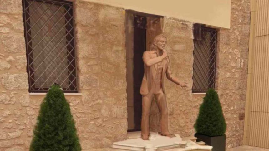 Trasladan cenizas de Camilo Sesto a su mausoleo en su ciudad natal en España 1 Camilo Sesto