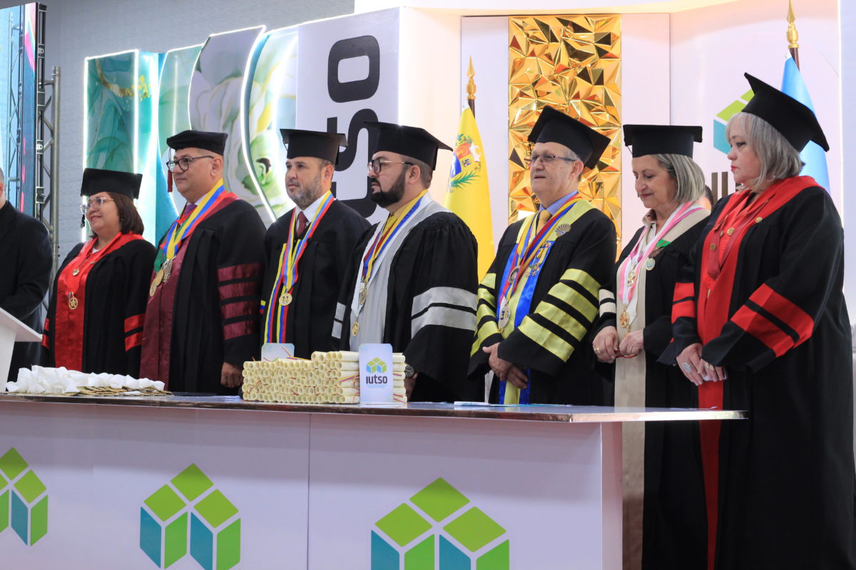 El IUTSO egresa a 124 nuevos TSU en idiomas mención Inglés 10 IMG 4121