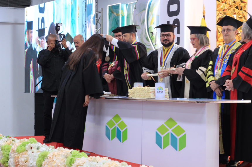 El IUTSO egresa a 124 nuevos TSU en idiomas mención Inglés 1 IMG 4153