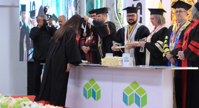 El IUTSO egresa a 124 nuevos TSU en idiomas mención Inglés