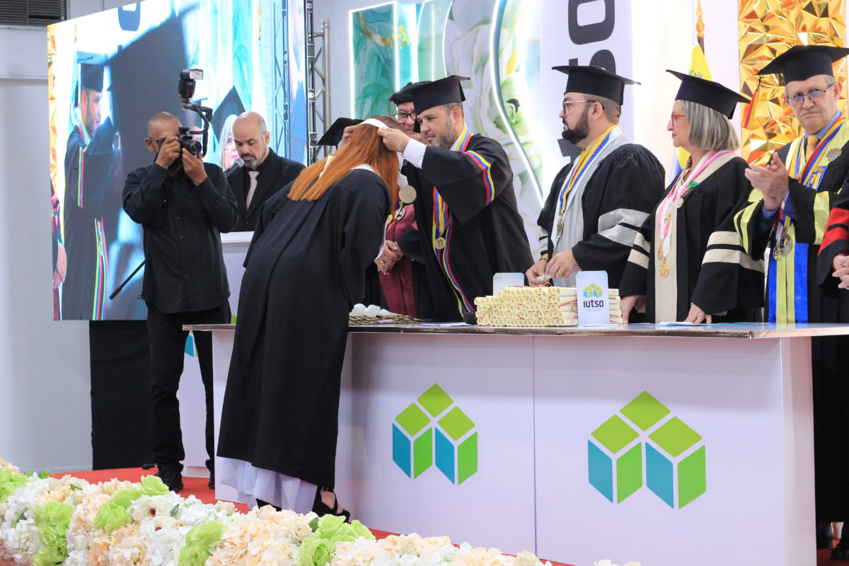 El IUTSO egresa a 124 nuevos TSU en idiomas mención Inglés 8 IMG 4157