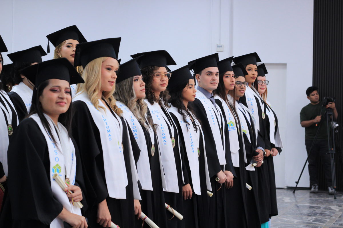 El IUTSO egresa a 124 nuevos TSU en idiomas mención Inglés 7 IMG 4353