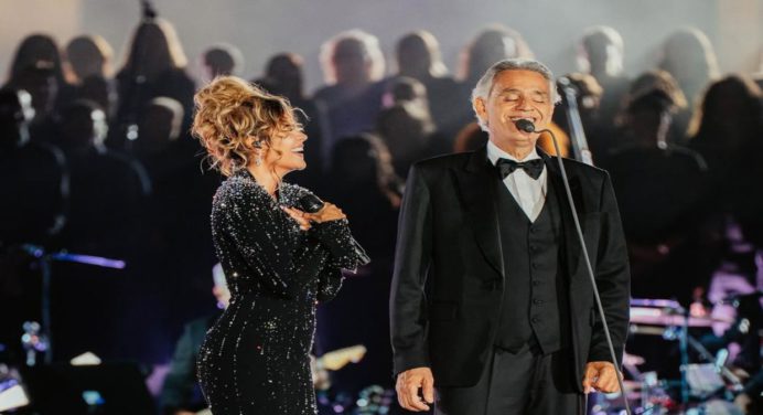 Karol G y Andrea Bocelli se lucieron en concierto «Grace For The World»