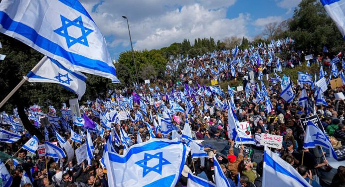 Protestas en Israel: Exigen la liberación de 48 rehenes frente a la residencia de Netanyahu