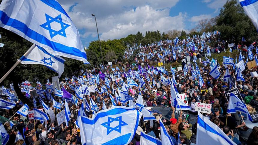 Protestas en Israel: Exigen la liberación de 48 rehenes frente a la residencia de Netanyahu 1 Protestas en Israel