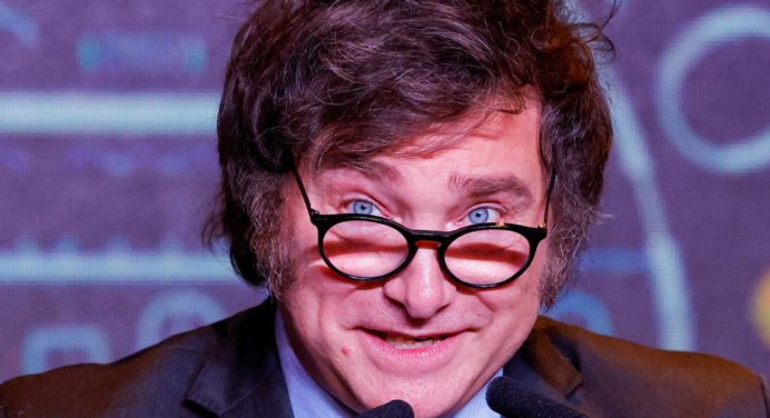 Milei convoca a su equipo clave para reforzar estrategias tras derrota electoral