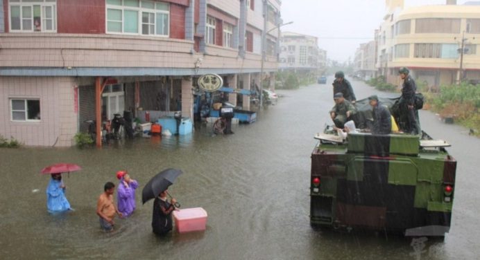Inundaciones al este de Taiwán dejan 75 personas atrapadas y dos desaparecidas