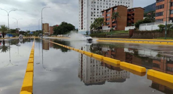Alerta en La Guaira: Inundaciones y fallas eléctricas por lluvias de la onda tropical 33