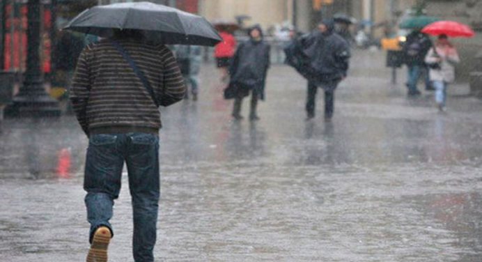Onda tropical traerá lluvias en ciertas regiones de Venezuela este día