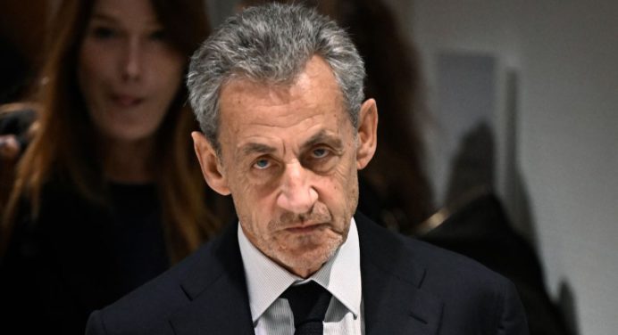 Expresidente francés Sarkozy sentenciado a 5 años de prisión por delitos en su campaña