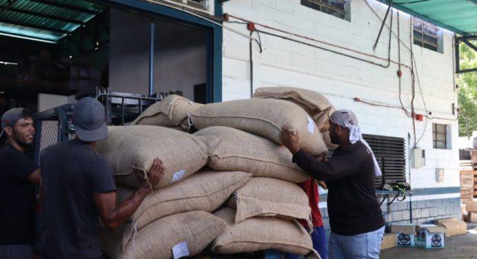Venezuela impulsa su economía con exportaciones de cacao hacia Rusia