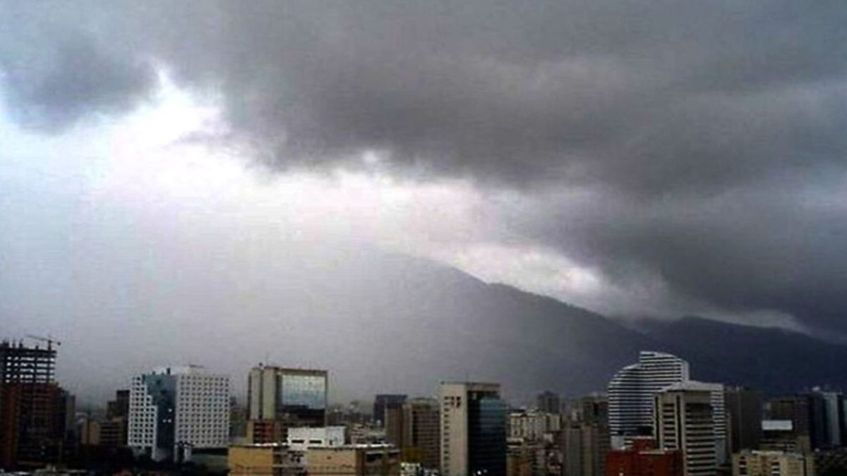 Nubosidad fragmentada con lluvias