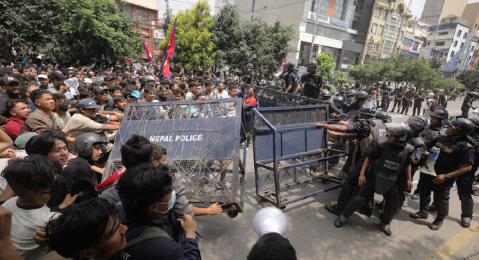 Caída del gobierno de Nepal: 30 muertos y más de 1.000 heridos tras protestas