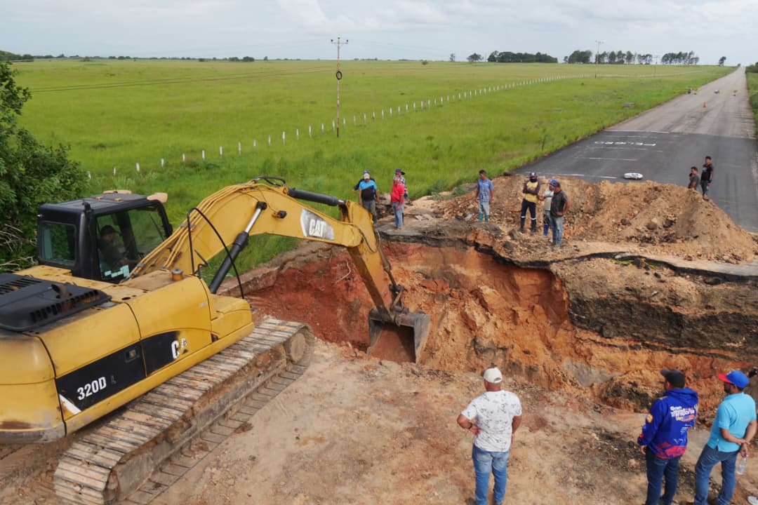 Inició restauración de alcantarilla en la Troncal 10 del sur 5 Troncal 10 5