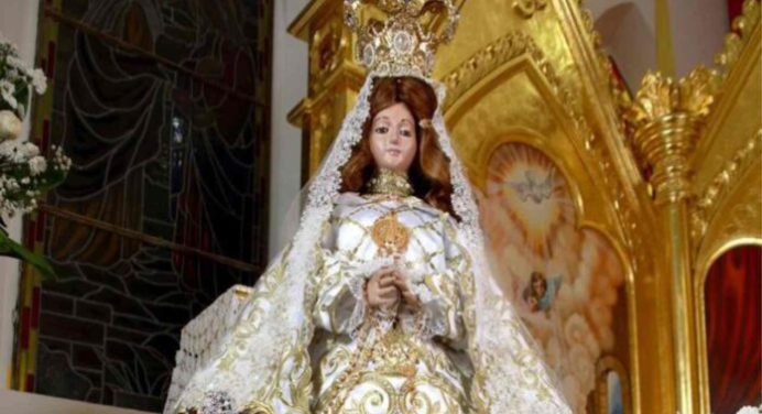 Fieles margariteños se preparan para la bajada de la Virgen del Valle
