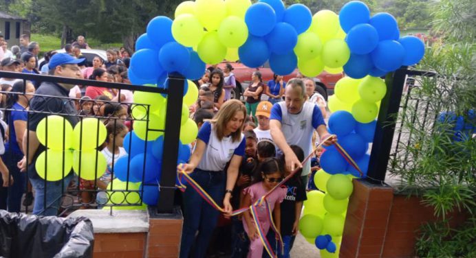 «Chúo» Velásquez habilitó dos parques infantiles en Acosta