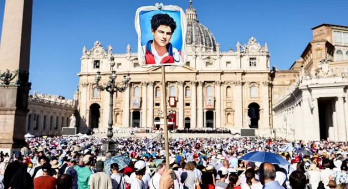 Carlo Acutis y Pier Giorgio Frassati son los nuevos santos del mundo