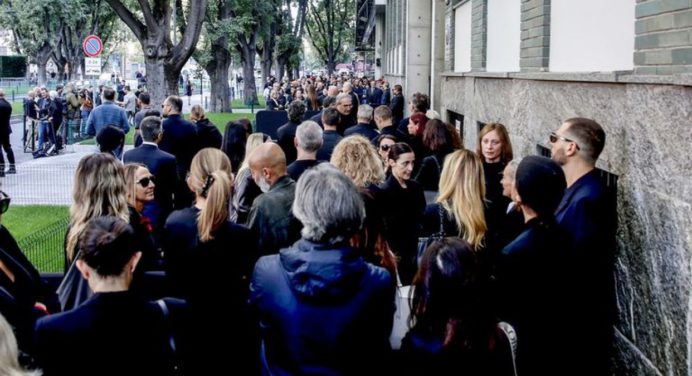 Milán da el último adiós al rey de la moda, Giorgio Armani