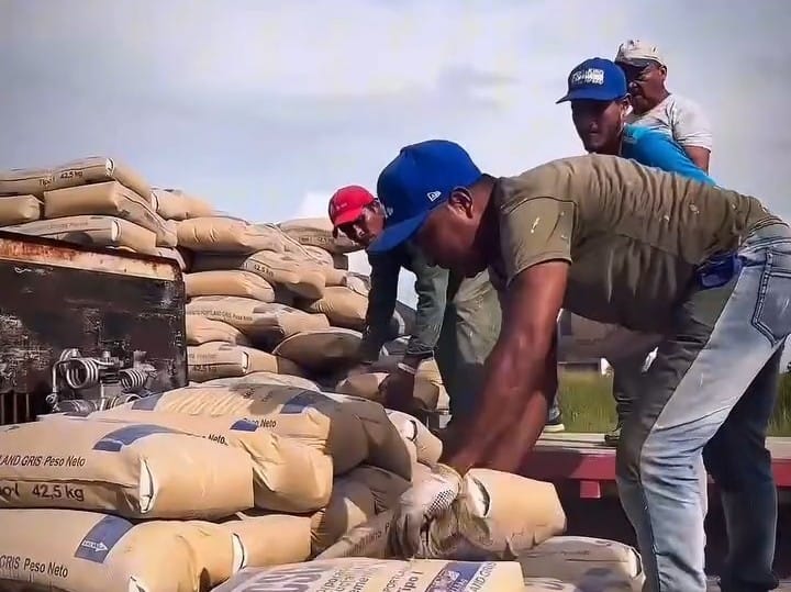 Cerro Azul entrega 65 toneladas de cemento al poder popular en Santa Bárbara 2 cerro azul 2