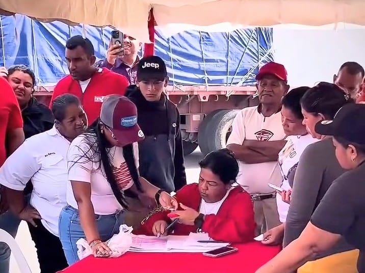 Cerro Azul entrega 65 toneladas de cemento al poder popular en Santa Bárbara 3 cerro azul3