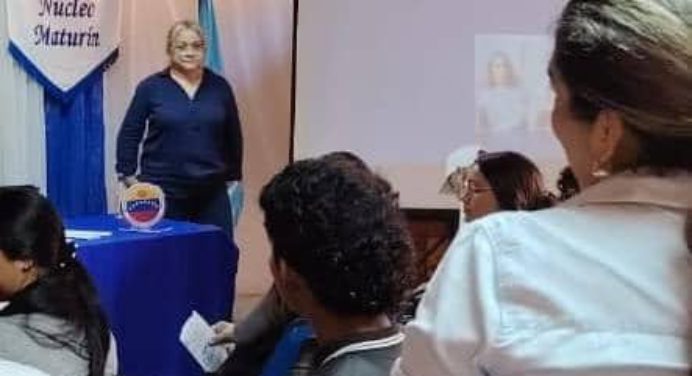 Realizan conversatorios educativos sobre la depresión en el Humnt