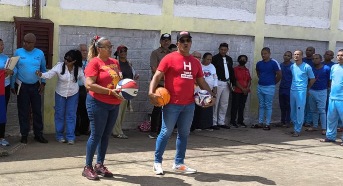 Indem entrega implementos deportivos al Centro de Formación «Nelson Mandela»