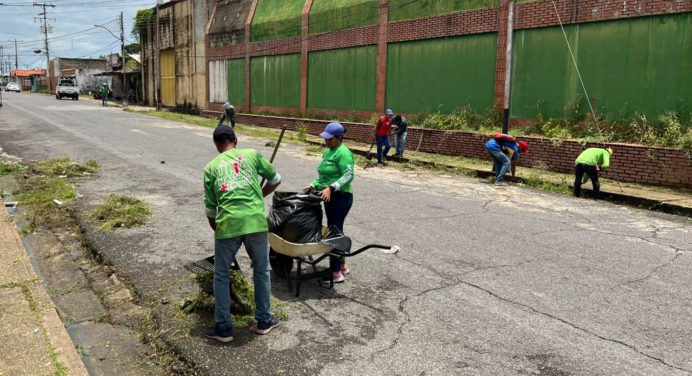 Realizan jornada de limpieza en Brisas del Orinoco