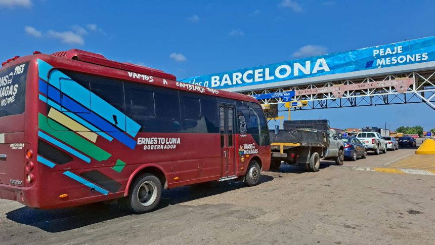 Transmonagas continúa impulsando el turismo oriental con viajes a playa Los Canales 1 Transmonagas