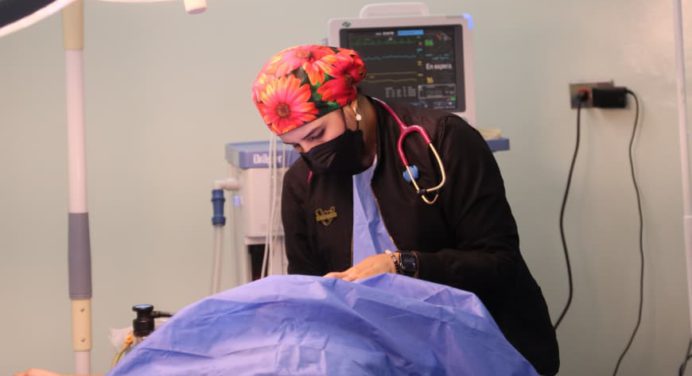 Practican cirugías mamarias a pacientes oncológicas en Maternidad Mamá Rosa