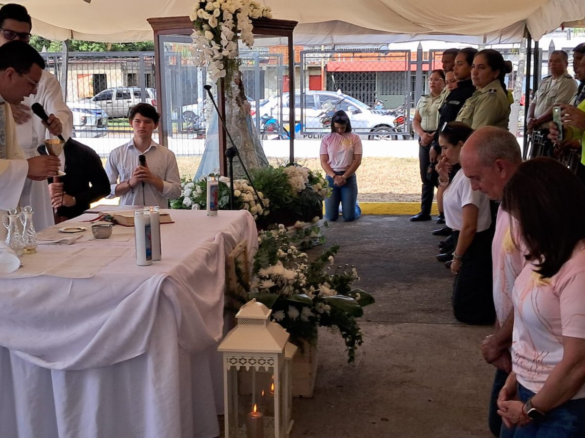 Con una misa funcionarios de Polimaturín y PNB reciben la réplica de la Virgen del Valle 5 misa 5