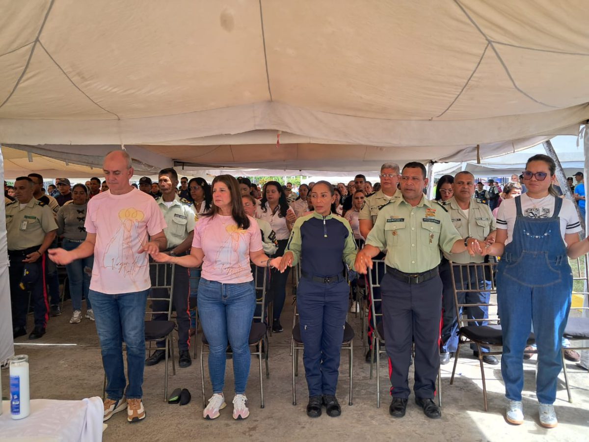 Con una misa funcionarios de Polimaturín y PNB reciben la réplica de la Virgen del Valle 6 misa 6