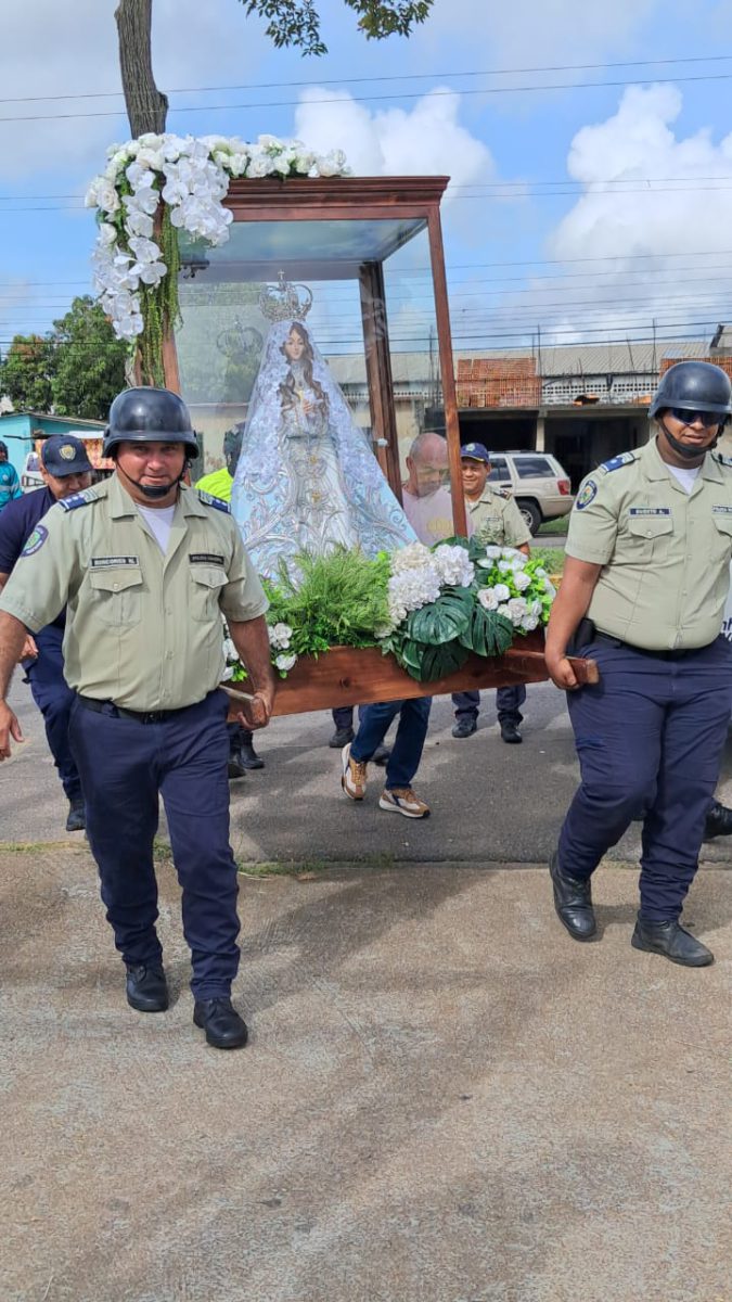 Con una misa funcionarios de Polimaturín y PNB reciben la réplica de la Virgen del Valle 8 misa 8