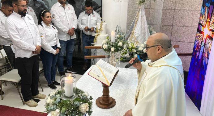 Con fe y devoción trabajadores de la cementera Cerro Azul veneran a Vallita