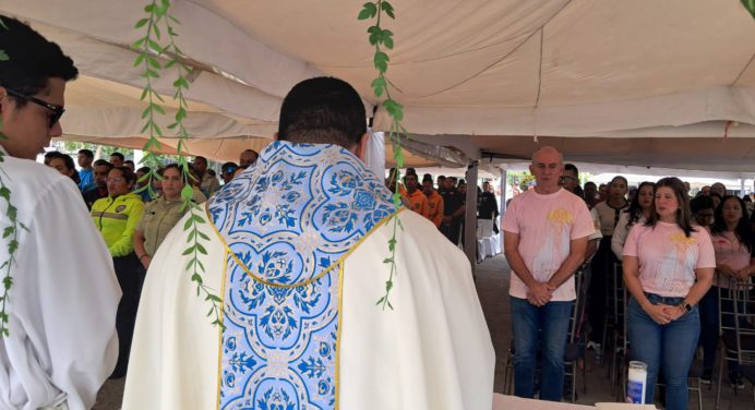 Con una misa funcionarios de Polimaturín y PNB reciben la réplica de la Virgen del Valle