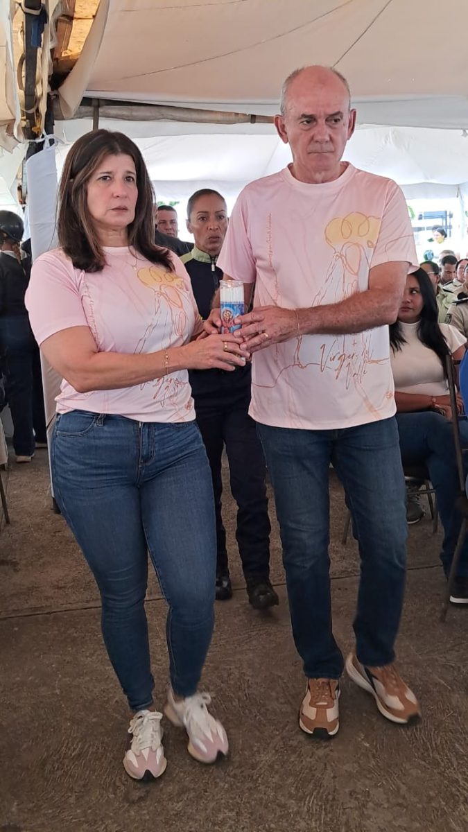 Con una misa funcionarios de Polimaturín y PNB reciben la réplica de la Virgen del Valle 2 misa2